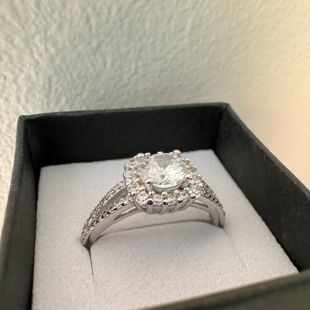 Ring - Picture 3 of 5